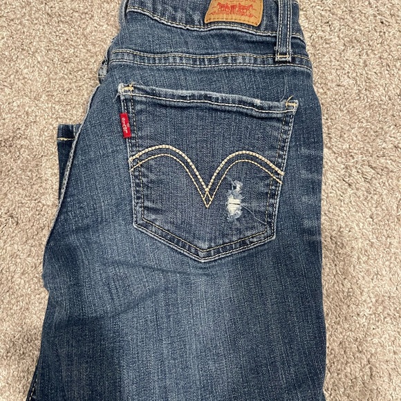 Levi’s - Picture 2 of 4